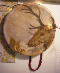 DRUM Elk face on deerhide DISPLAY ART natural pigments1
